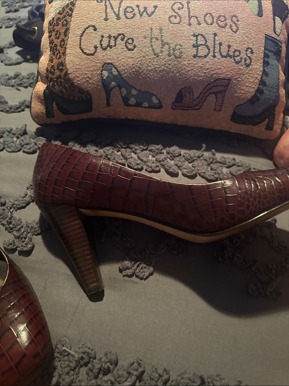 Franco Sarto Croc-Embossed  choc Pumps - Picture 4 of 10